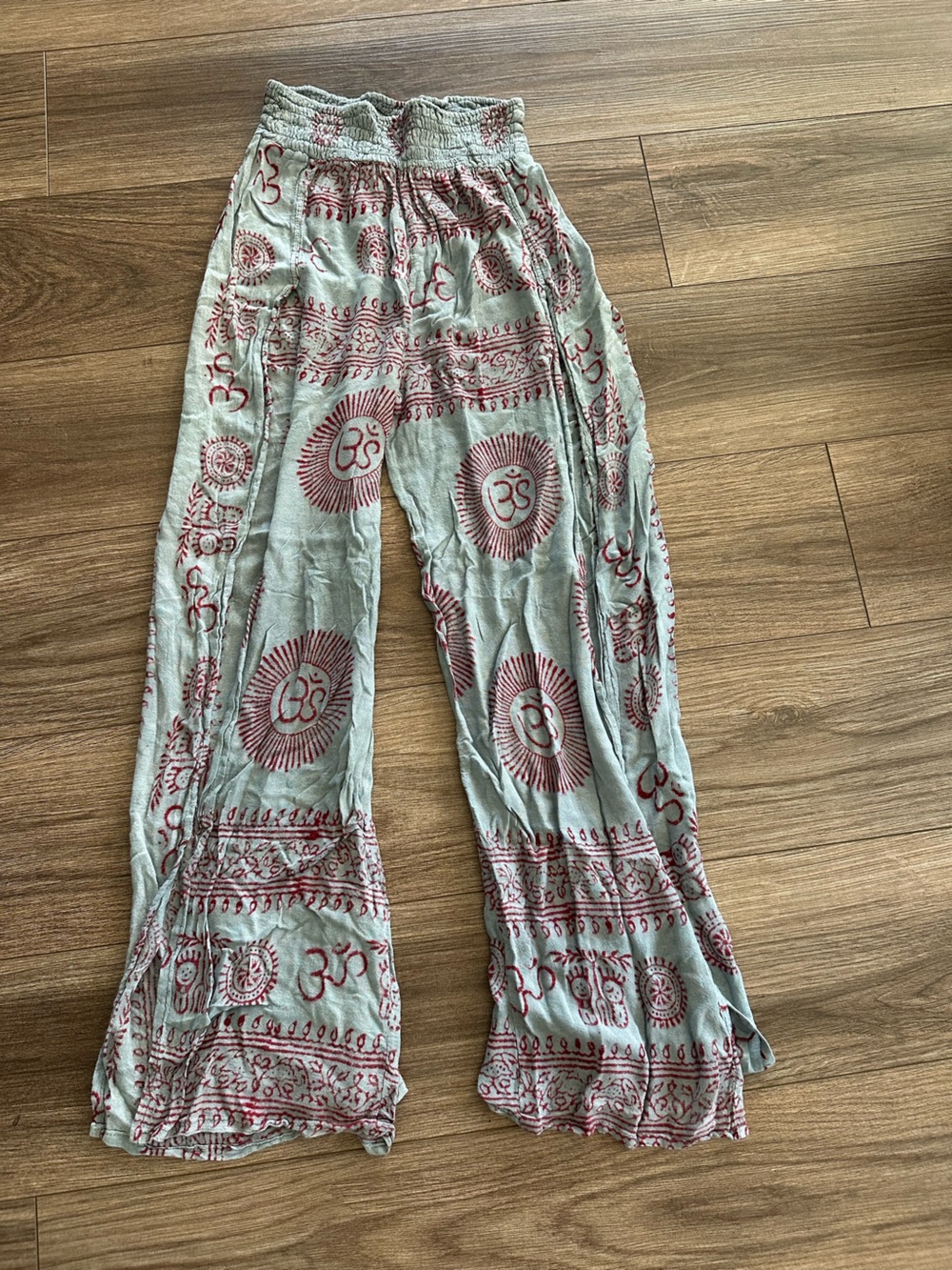 Light grey pants with Maroon Print design- Palazzo